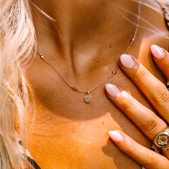 Kendra Scott Nola Rose Gold Pendant Necklace in Rose Gold Drusy - Picture 1 of 6